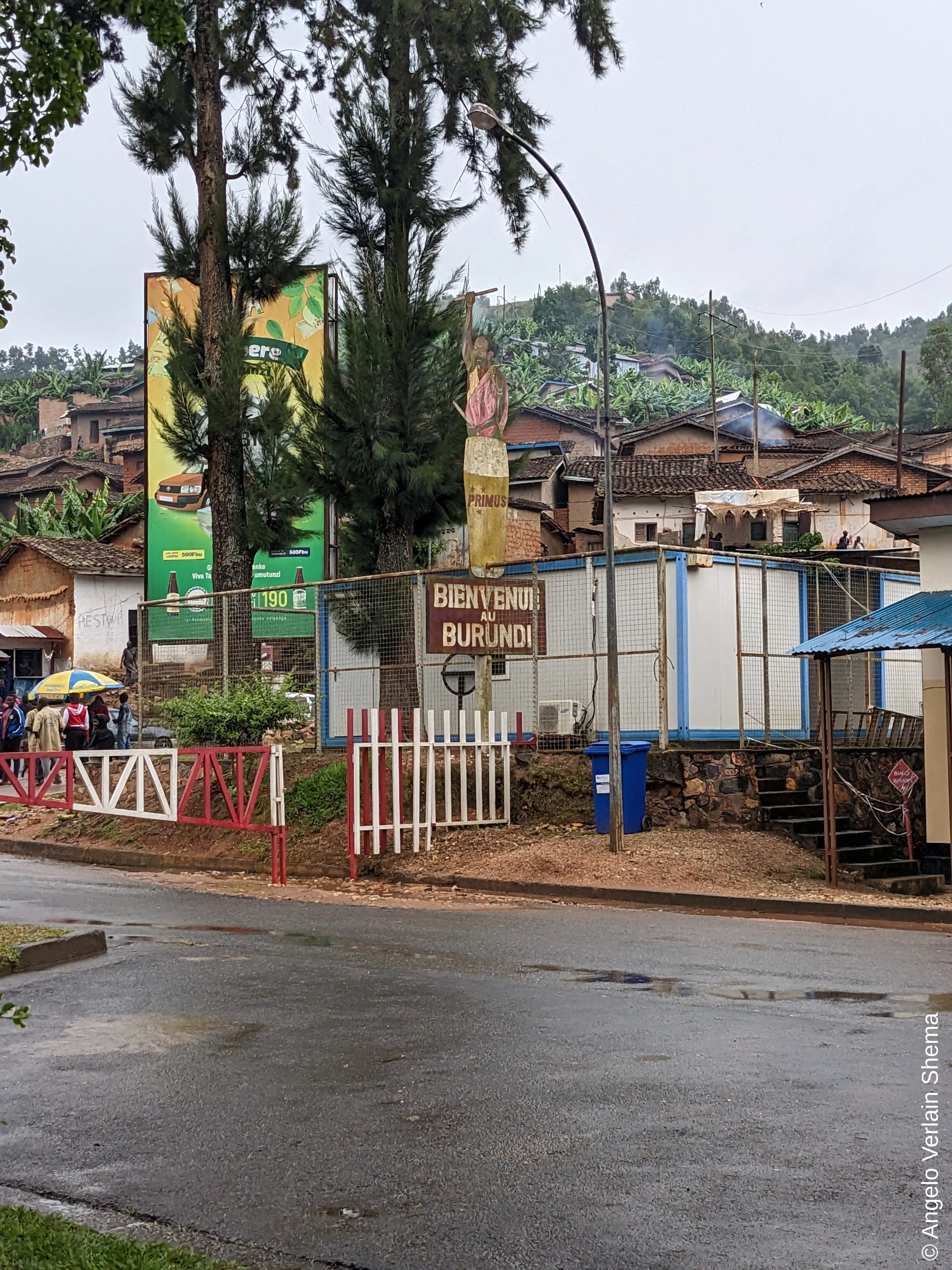 On the Burundian side, Primus welcomes “Bienvenue au Burundi”